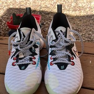 Nike Giannis Antetokounmpo Immortality White Clear